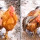 Cara Ayam Jantan Payungi Betinanya Ini Bikin Baper, Warganet Sebut Jomblo Nangis