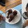 Dikerjai Anaknya, Bapak Ini Makan Bawang Putih yang Dilumuri Cokelat