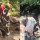 Pemuda Ini Dengan Santai Tangkap King Kobra Sebesar Garaga di Pinggir Sungai